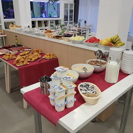 Victoria Λορέτ Ντε Μαρ